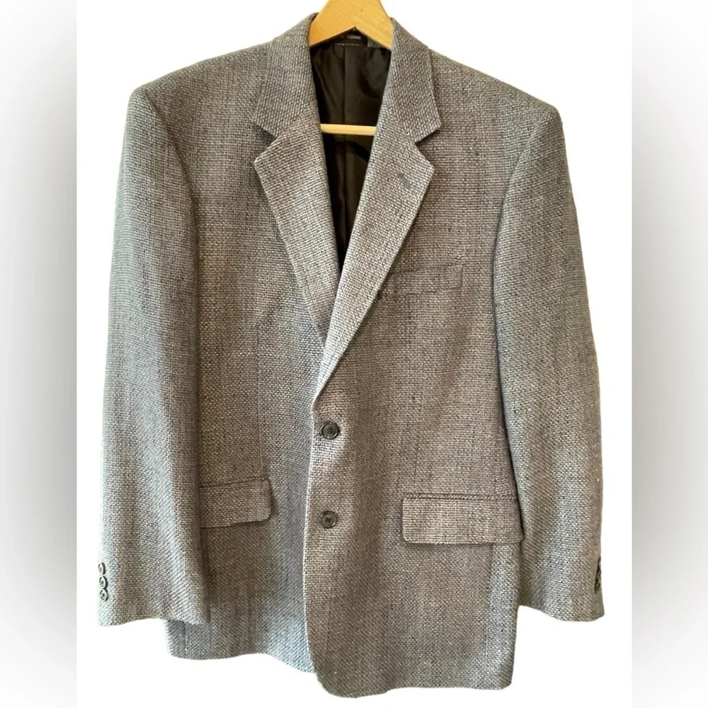 🔥‼️Norm Thompson 40R 100% silk men’s jacket/blazer. Excellent quality clothier!